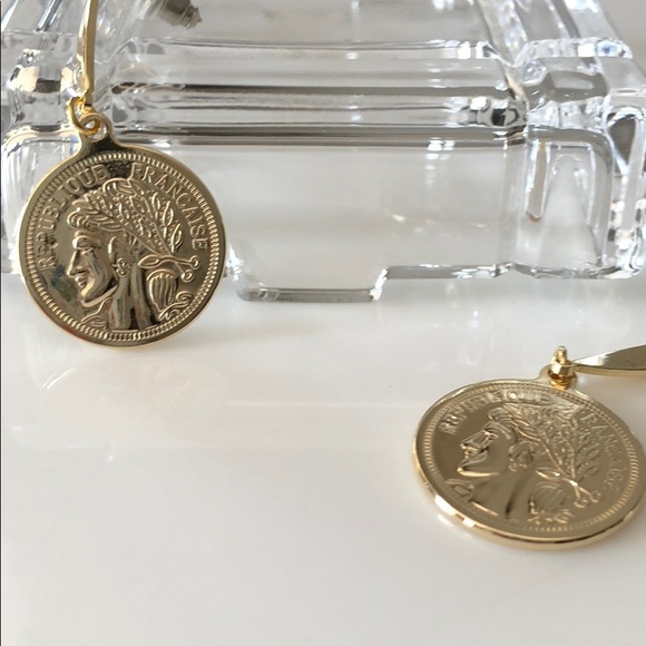 Earrings - Picture 4 of 11